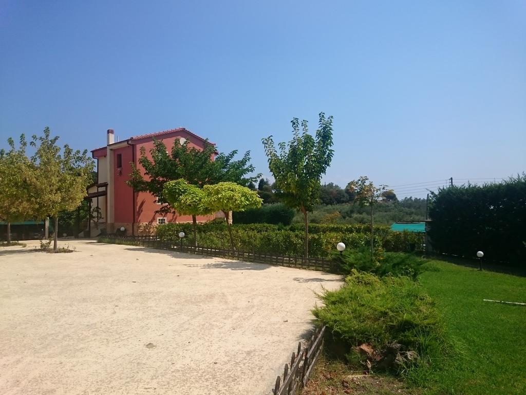 Villa Mariellie Néa Péramos Eksteriør billede