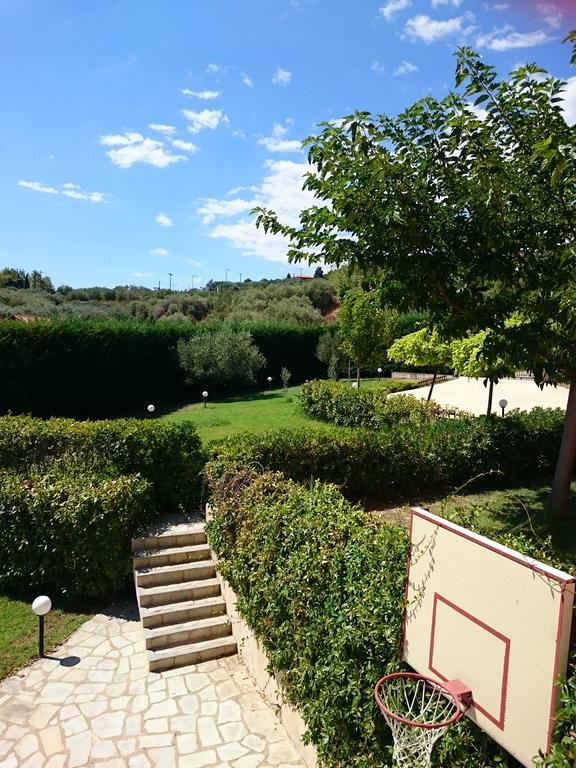 Villa Mariellie Néa Péramos Eksteriør billede